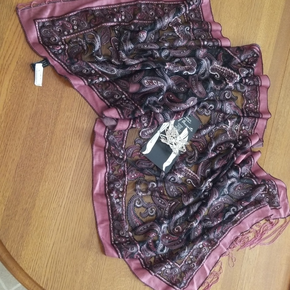 Scarf with scarf accessory